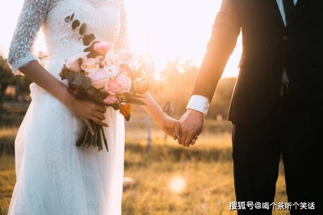 男子捡40万现金主动送往警局，你捡到钱了也会这样做吗？游戏画面